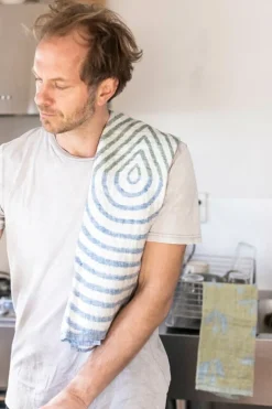 Lapuan Kankurit Metsälampi hand towel, white - green - rainy blue