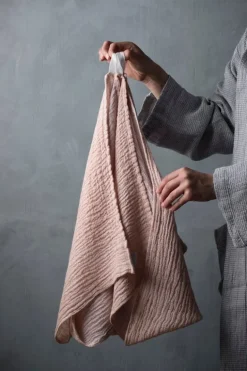 Lapuan Kankurit Nyytti giant towel, white - cinnamon