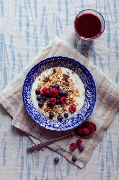 Lapuan Kankurit Osmankäämi table cloth/throw, 145 x 200 cm, linen - blue