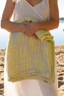 Lapuan Kankurit Osmankäämi table cloth/throw, 145 x 200 cm, linen - yellow