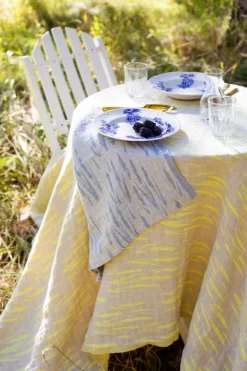 Lapuan Kankurit Osmankäämi table cloth/throw, 145 x 200 cm, linen - yellow
