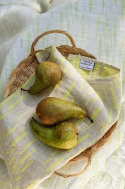 Lapuan Kankurit Osmankäämi table cloth/throw, 145 x 200 cm, linen - yellow