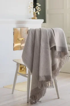 Lapuan Kankurit Rauha blanket, 13 x 180 cm, white - beige