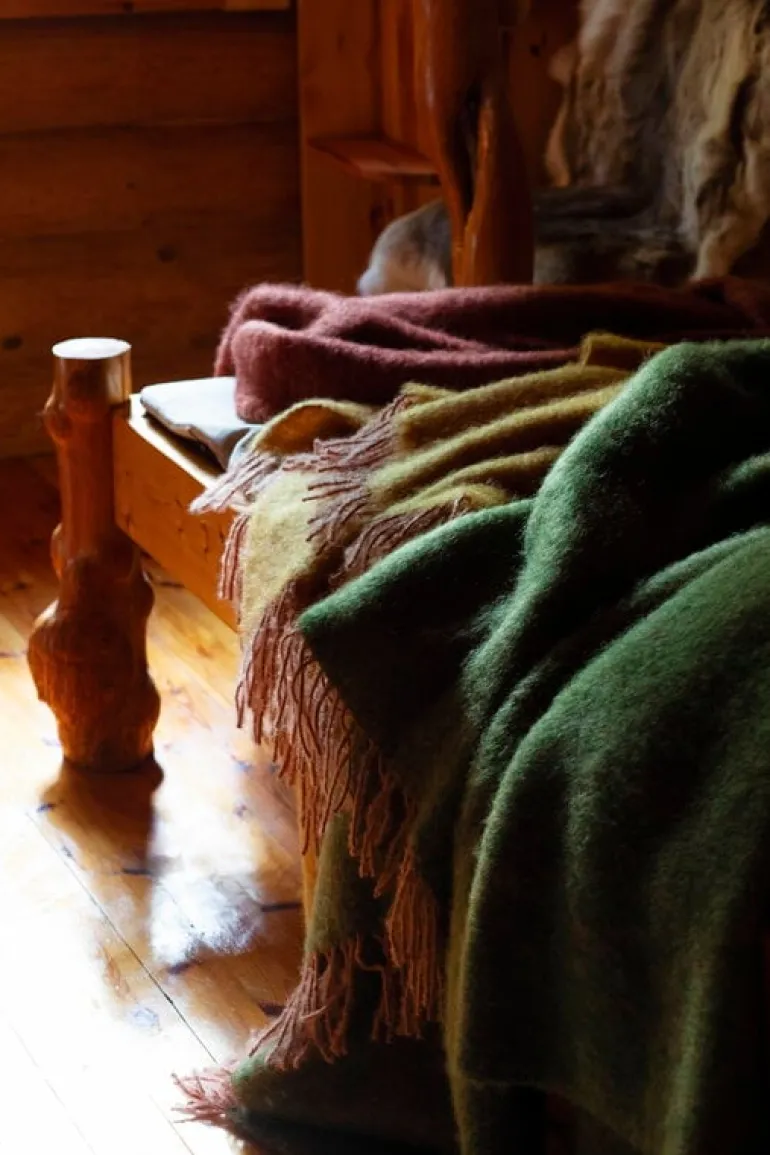 Lapuan Kankurit Revontuli mohair blanket, powder - maroon