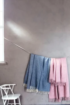 Lapuan Kankurit Saaga Uni mohair blanket, rose