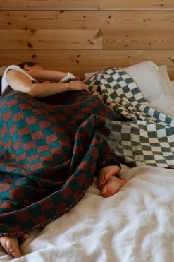 Lapuan Kankurit Shakki throw, green - red - white