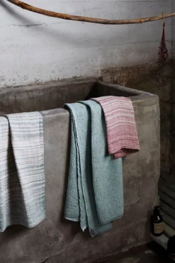 Lapuan Kankurit Terva giant towel, white - aspen green