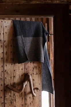 Lapuan Kankurit Terva giant towel, black - multi - grey