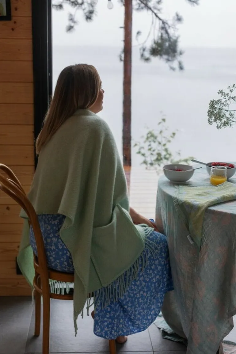 Lapuan Kankurit Uni pocket shawl, mint