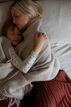 Lapuan Kankurit Uni pocket shawl, light beige