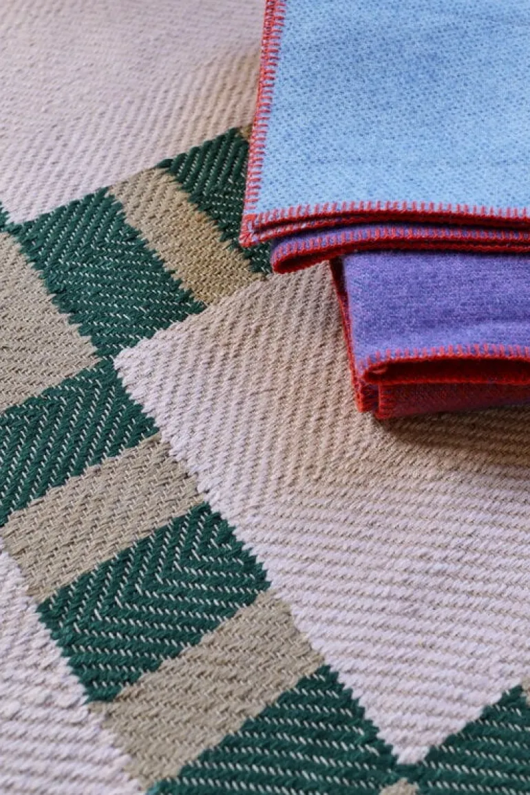 LAYERED Evelina Kroon Korean Chives jute rug
