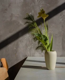 Lokal Helsinki Silmu vase, light yellow