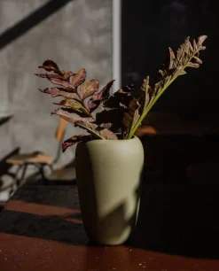 Lokal Helsinki Silmu vase, green