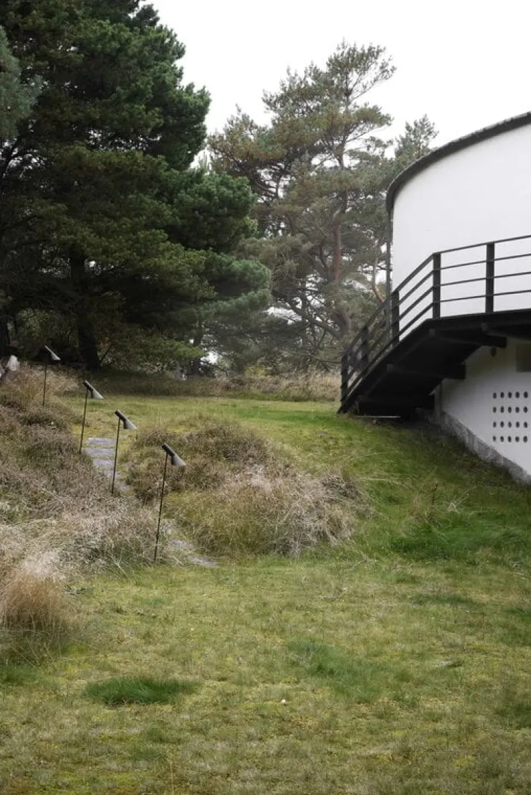 Louis Poulsen AJ Garden bollard lamp, long, 3000K, spike without adaptor