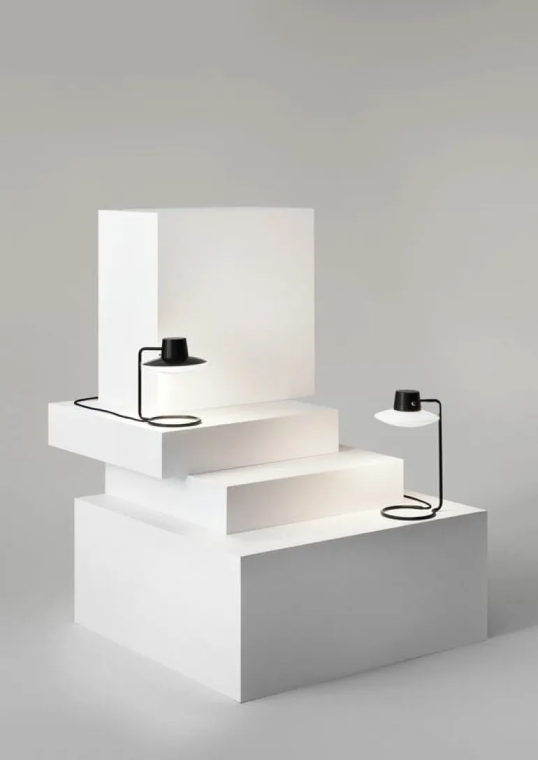 Louis Poulsen AJ Oxford table lamp, 280 mm, black - opal glass