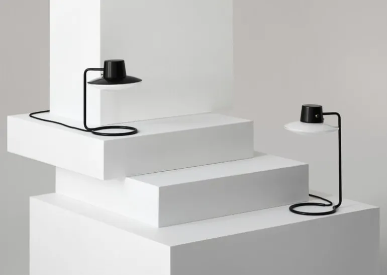 Louis Poulsen AJ Oxford table lamp, 280 mm, black - opal glass