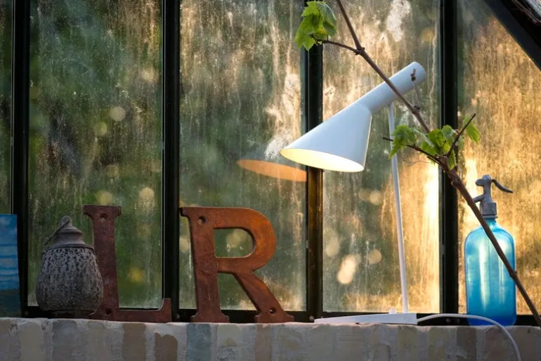 Louis Poulsen AJ table lamp V3, white