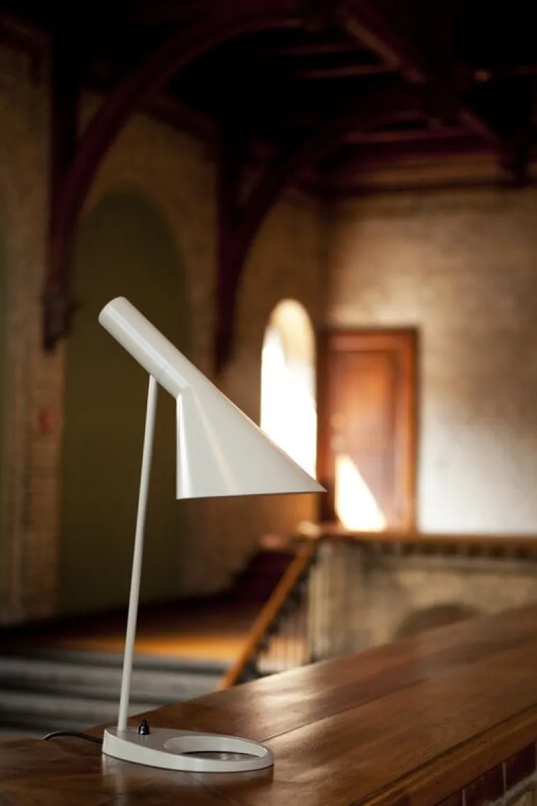 Louis Poulsen AJ table lamp V3, white