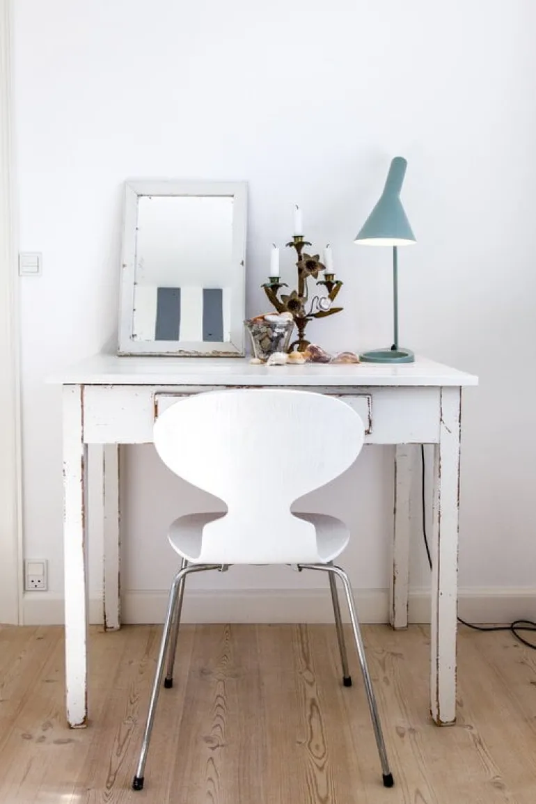 Louis Poulsen AJ table lamp V3, pale petroleum