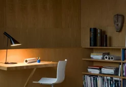 Louis Poulsen AJ table lamp V3, black