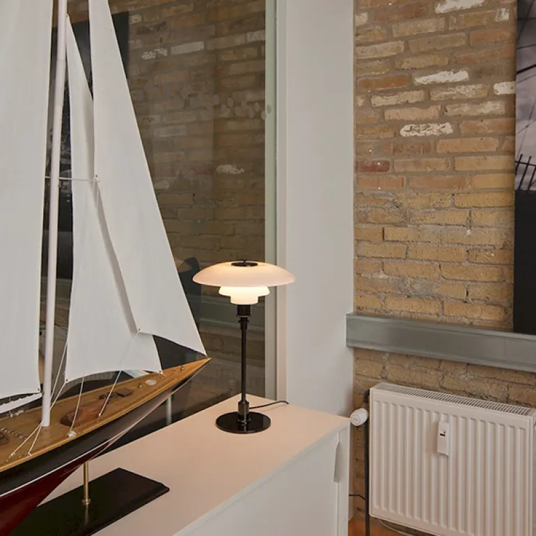 Louis Poulsen PH 3/2 table lamp, metallised black