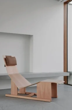 Massproductions 4 PM chaise longue, American cherry