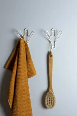 Maze Buddy wall hanger, white