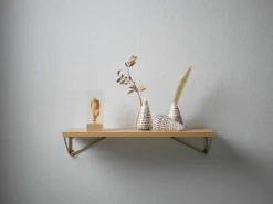 Maze Pythagoras XS shelf with brackets, oak - brass