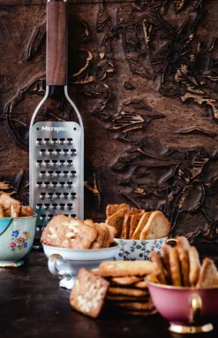 Microplane Master Series Extra Coarse grater