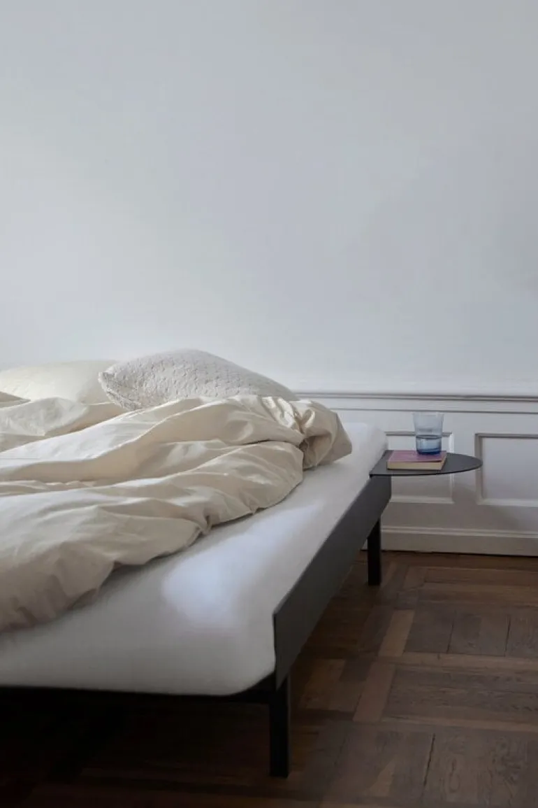 Moebe Bed, 90-180 cm, black