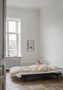 Moebe Bed, 90-180 cm, black