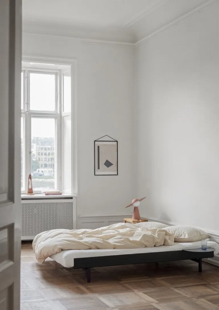 Moebe Bed, 90-180 cm, black