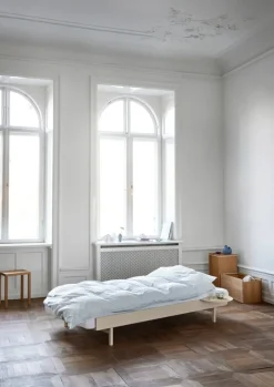 Moebe Bed, 90-180 cm, sand