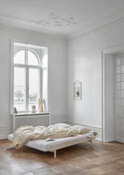 Moebe Bed, high, 90-180 cm, sand
