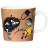 Moomin Arabia Moomin mug, Stinky in action
