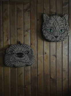 MUM's Otter wall art, 28 x 35 cm, gold