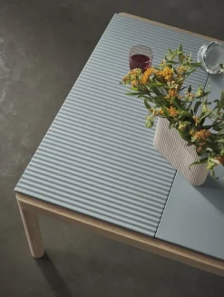 Muuto Couple coffee table, 80 x 84 cm, plain/wavy, pale blue - oak