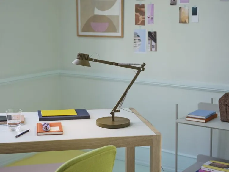 Muuto Dedicate table lamp, S2, black