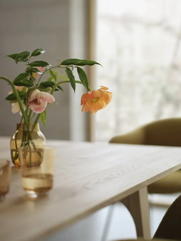 Muuto Earnest extendable table, 205 x 100 cm, oiled oak