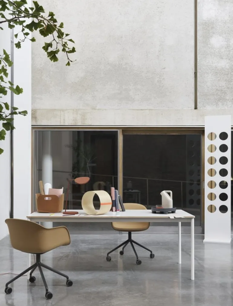 Muuto Leaf table lamp, copper brown