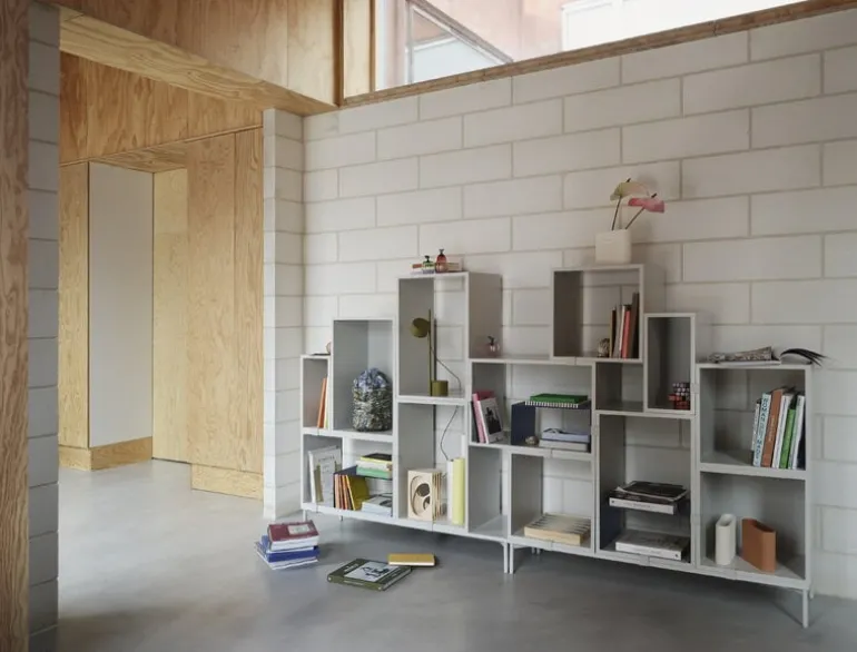 Muuto Post table lamp, brown green