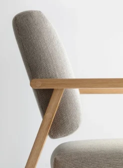 Nikari Archetyp Lobby chair, oak - grey Steelcut Trio 616