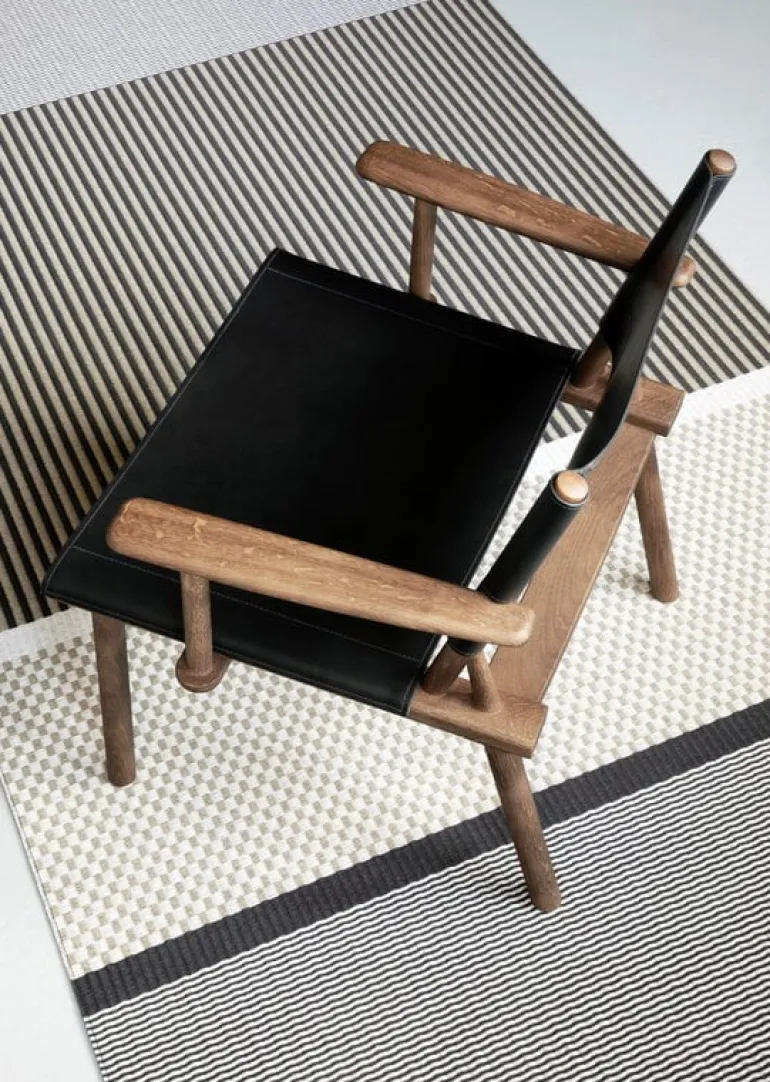 Nikari December Lounge chair w.armrests, smoked oak-black leather