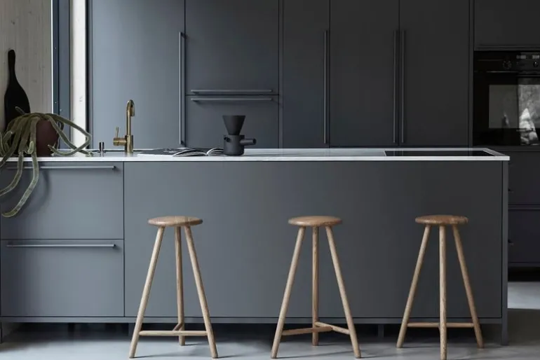 Nikari Perch bar stool 63 cm, oak