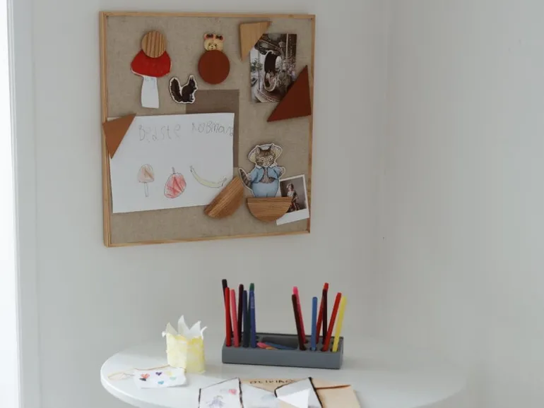 Nofred Noticeboard, sand