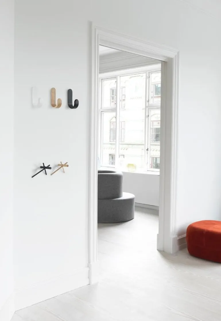 Normann Copenhagen Curve hook, black