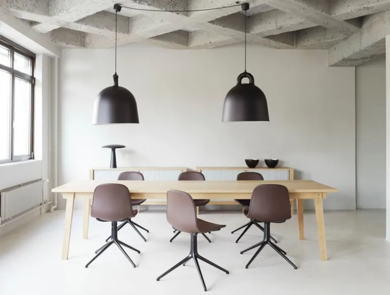 Normann Copenhagen Form Swivel 4L chair, black - Synergy 16