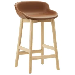 Normann Copenhagen Hyg bar stool, 65 cm, oak - brandy leather Ultra