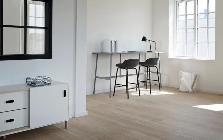 Normann Copenhagen Hyg bar stool, 65 cm, black - black leather Ultra