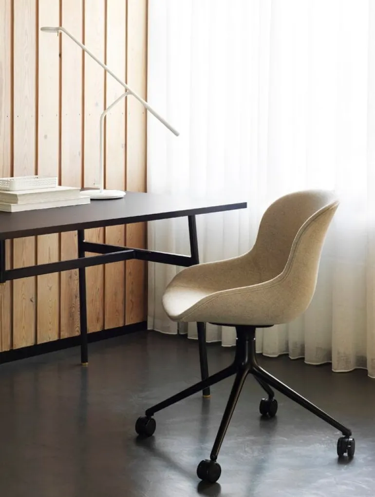 Normann Copenhagen Hyg chair with 4 wheels, swivel, black - Main Line Flax 20